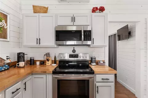 Kitchen - 2152 NE 120th Pl, Anthony, FL 32617 photo 8 of 8