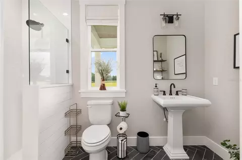 Bath - 2152 NE 120th Pl, Anthony, FL 32617 photo 5 of 8