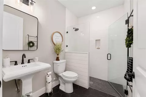 Bath - 2152 NE 120th Pl, Anthony, FL 32617 photo 7 of 8
