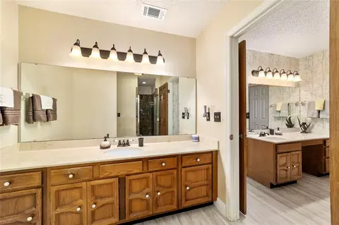 Bath - 4508 SE 2nd Pl, Ocala, FL 34471 photo 4 of 7