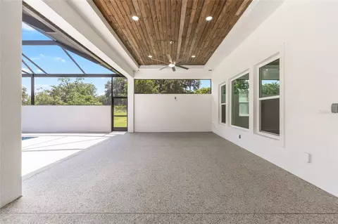 Exterior - 950 SE 80th St, Ocala, FL 34480 photo 6 of 14