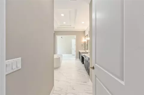 Entry Way - 950 SE 80th St, Ocala, FL 34480 photo 5 of 6
