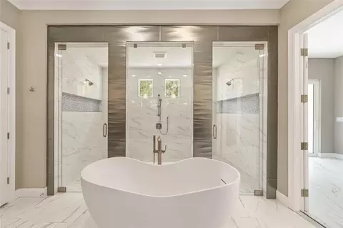 Bath - 950 SE 80th St, Ocala, FL 34480 photo 4 of 7