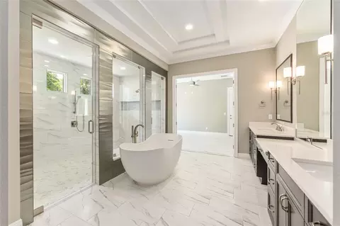 Bath - 950 SE 80th St, Ocala, FL 34480 photo 1 of 7