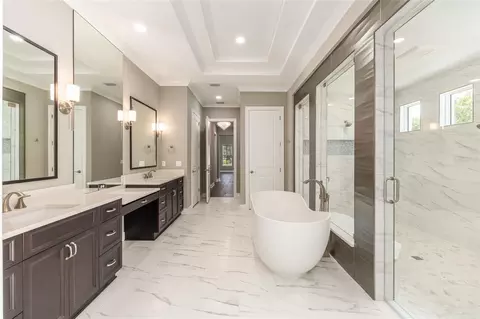 Bath - 950 SE 80th St, Ocala, FL 34480 photo 3 of 7