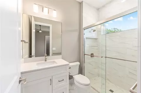 Bath - 950 SE 80th St, Ocala, FL 34480 photo 7 of 7