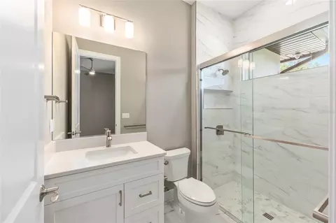 Bath - 950 SE 80th St, Ocala, FL 34480 photo 5 of 7