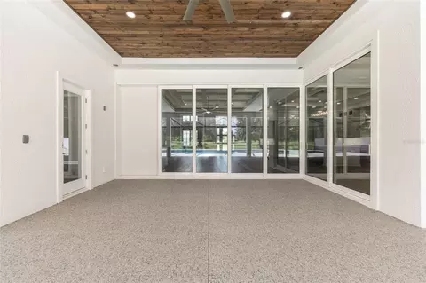 Exterior - 950 SE 80th St, Ocala, FL 34480 photo 7 of 14