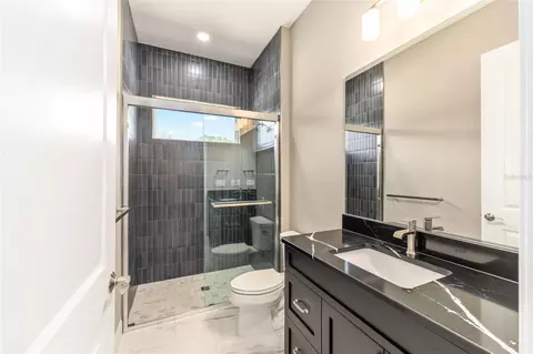 Bath - 950 SE 80th St, Ocala, FL 34480 photo 6 of 7