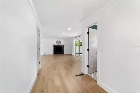 Entry Way - 4824 SE 3rd St, Ocala, FL 34471 photo 5 of 12