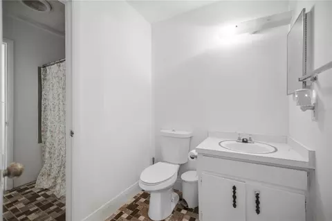 Bath - 477 Spring Ln, Ocala, FL 34472 photo 1 of 2