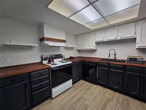 Kitchen - 623 Midway Dr #B, Ocala, FL 34472 photo 2 of 3