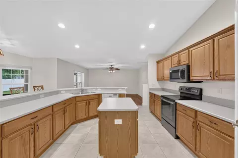 Kitchen - 4647 NE 15th St, Ocala, FL 34470 photo 7 of 9