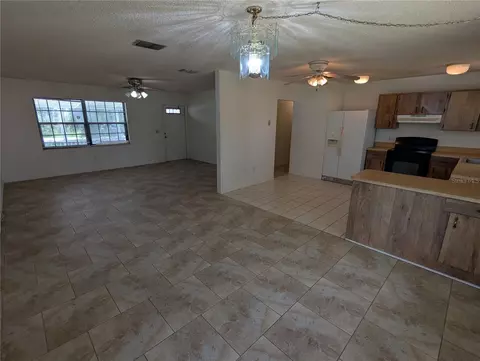 Living - 32 Palm Run, Ocala, FL 34472 photo 4 of 6