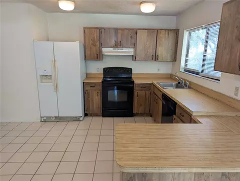 Kitchen - 32 Palm Run, Ocala, FL 34472 photo 2 of 6
