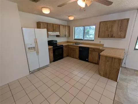 Kitchen - 32 Palm Run, Ocala, FL 34472 photo 3 of 6