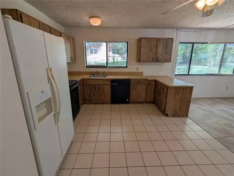 Kitchen - 32 Palm Run, Ocala, FL 34472 photo 5 of 6