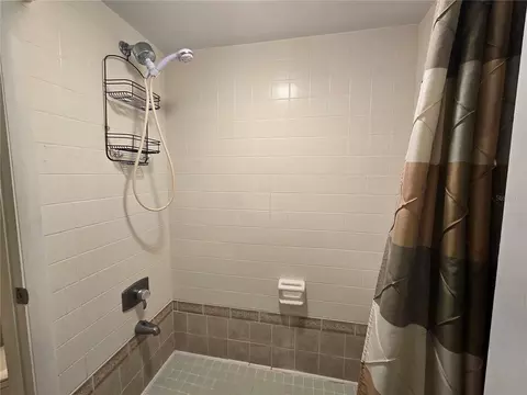 Bath - 608 Midway Dr #A, Ocala, FL 34472 photo 4 of 6