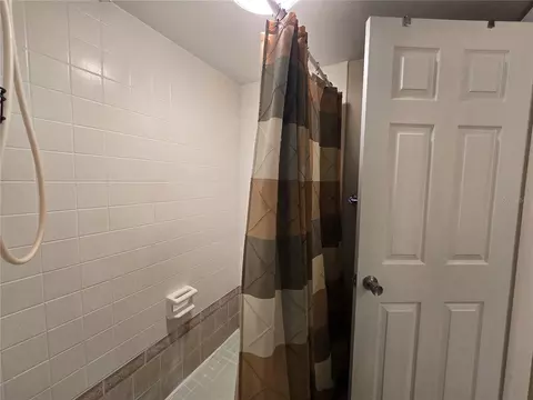 Bath - 608 Midway Dr #A, Ocala, FL 34472 photo 3 of 6