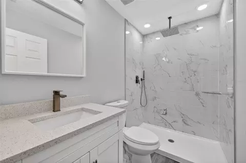 Bath - 15664 SW 28th Ln, Ocala, FL 34481 photo 1 of 2