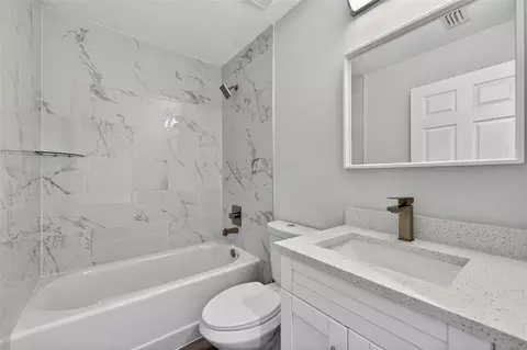 Bath - 15664 SW 28th Ln, Ocala, FL 34481 photo 2 of 2