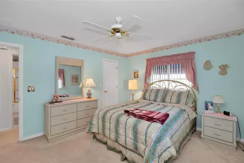 Bedroom - 9921 SE 138th Loop, Summerfield, FL 34491 photo 2 of 4