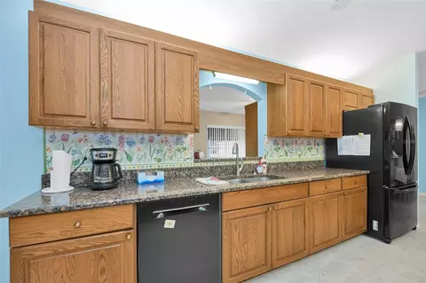 Kitchen - 9921 SE 138th Loop, Summerfield, FL 34491 photo 3 of 4