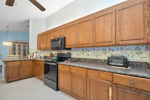Kitchen - 9921 SE 138th Loop, Summerfield, FL 34491 photo 4 of 4