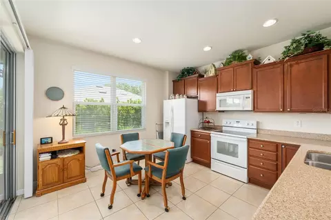 Kitchen - 9098 SW 70th Loop, Ocala, FL 34481 photo 2 of 5