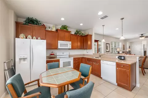 Kitchen - 9098 SW 70th Loop, Ocala, FL 34481 photo 5 of 5