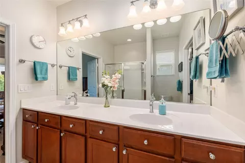 Bath - 9098 SW 70th Loop, Ocala, FL 34481 photo 3 of 4