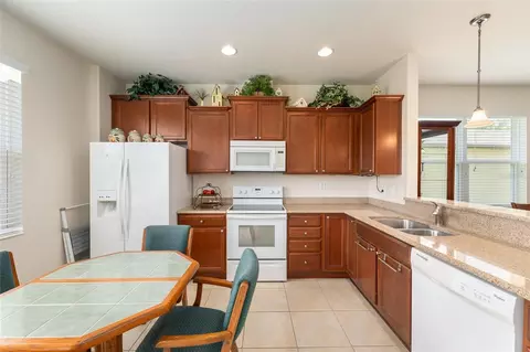 Kitchen - 9098 SW 70th Loop, Ocala, FL 34481 photo 3 of 5