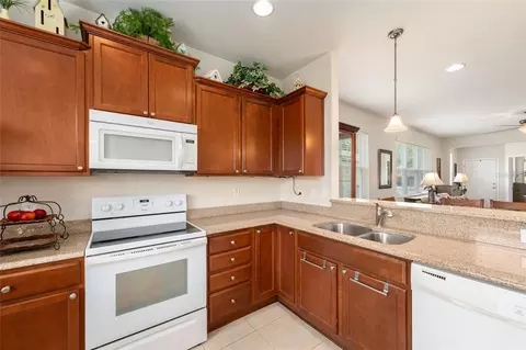 Kitchen - 9098 SW 70th Loop, Ocala, FL 34481 photo 4 of 5