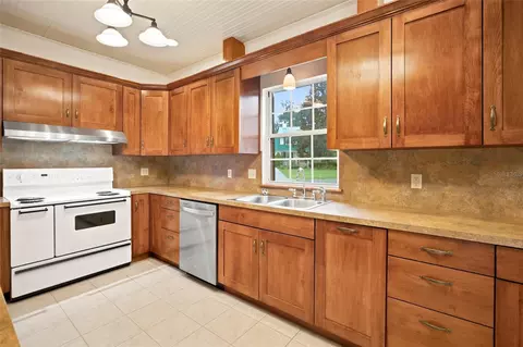 Kitchen - 3220 SE 21st Ave, Ocala, FL 34471 photo 2 of 4