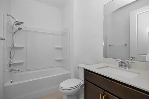 Bath - 8348 SW 58th Loop, Ocala, FL 34481 photo 3 of 4