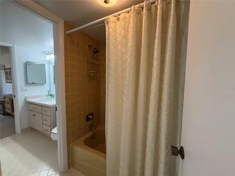 Bath - 656 Midway Dr #A, Ocala, FL 34472 photo 3 of 4