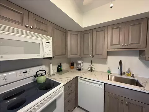 Kitchen - 656 Midway Dr #A, Ocala, FL 34472 photo 4 of 5