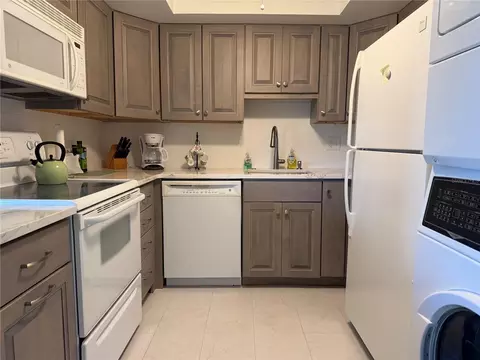 Kitchen - 656 Midway Dr #A, Ocala, FL 34472 photo 2 of 5
