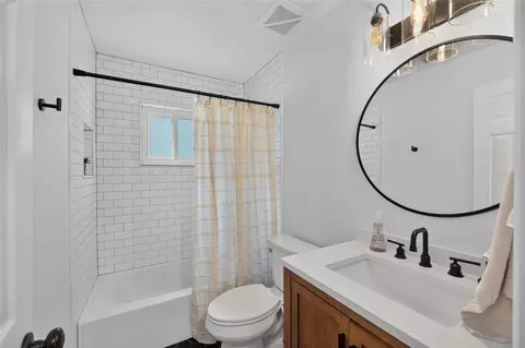 Bath - 1502 SE 16th Ave, Ocala, FL 34471 photo 4 of 5