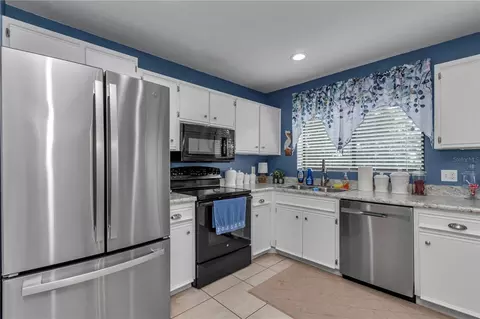 Kitchen - 1111 Hickory Rd, Ocala, FL 34472 photo 2 of 3
