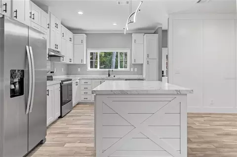 Kitchen - 375 Sapp St, Inglis, FL 34449 photo 3 of 4