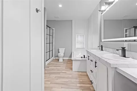 Bath - 375 Sapp St, Inglis, FL 34449 photo 1 of 4