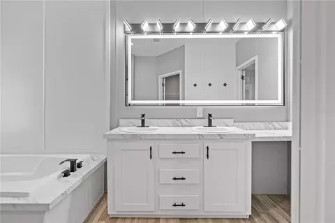 Bath - 375 Sapp St, Inglis, FL 34449 photo 3 of 4