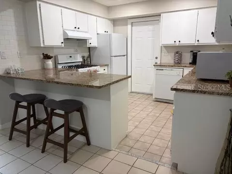 Kitchen - 2190 SE 39th St, Ocala, FL 34480 photo 1 of 2