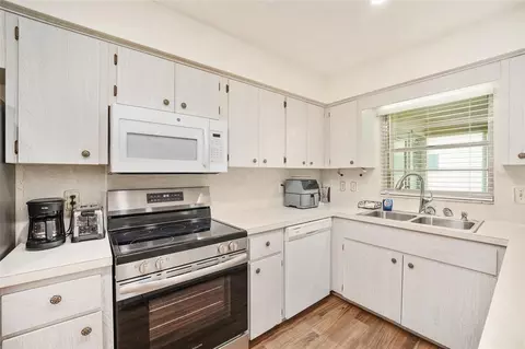 Kitchen - 8560 SW 90th St #E, Ocala, FL 34481 photo 3 of 3