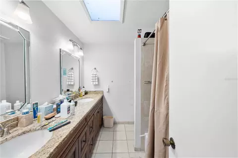 Bath - 2137 SE 11th St, Ocala, FL 34471 photo 2 of 4