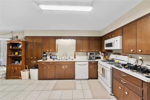 Kitchen - 2137 SE 11th St, Ocala, FL 34471 photo 3 of 5