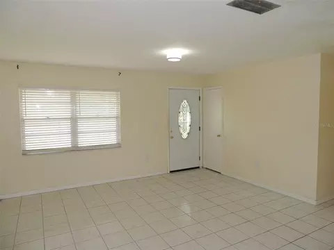 Living - 330 SE 6th St, Williston, FL 32696 photo 1 of 3