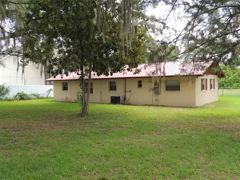 Exterior - 330 SE 6th St, Williston, FL 32696 photo 5 of 6