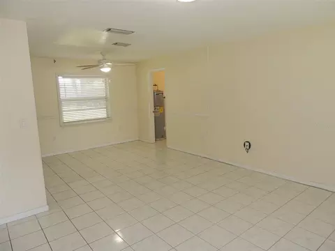Living - 330 SE 6th St, Williston, FL 32696 photo 2 of 3